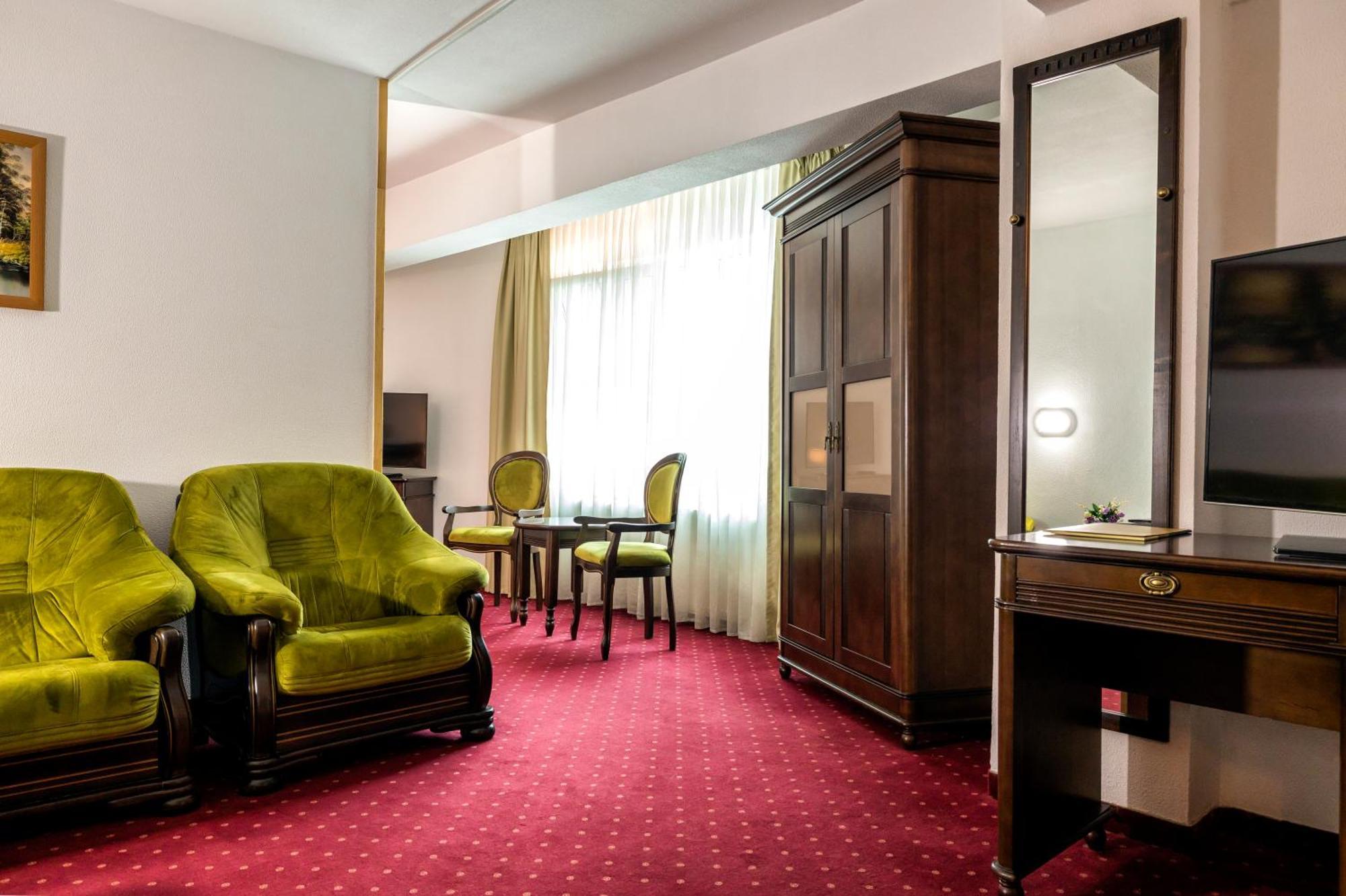 Hotel Cornul Vanatorului Piteszti Zewnętrze zdjęcie