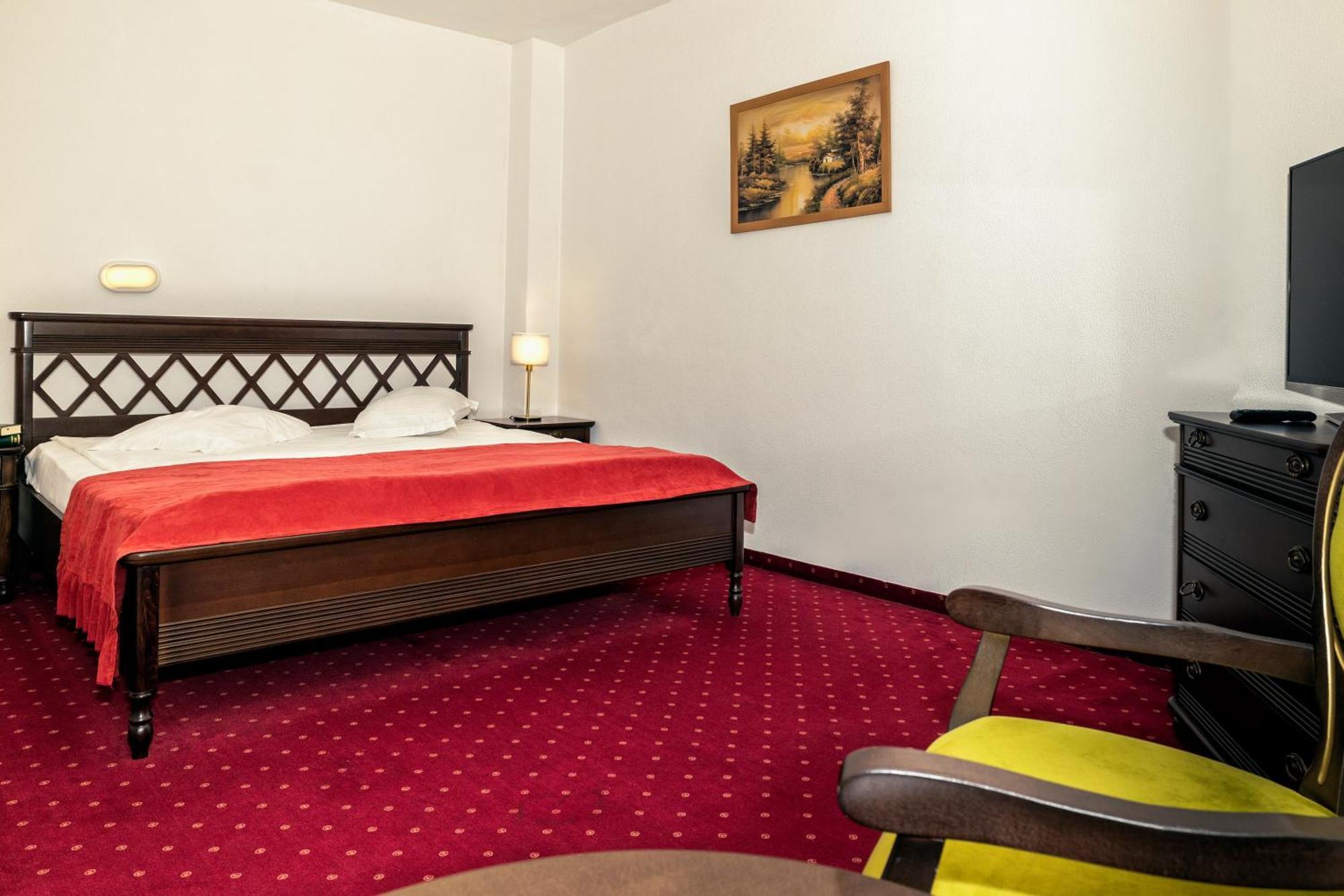 Hotel Cornul Vanatorului Piteszti Zewnętrze zdjęcie