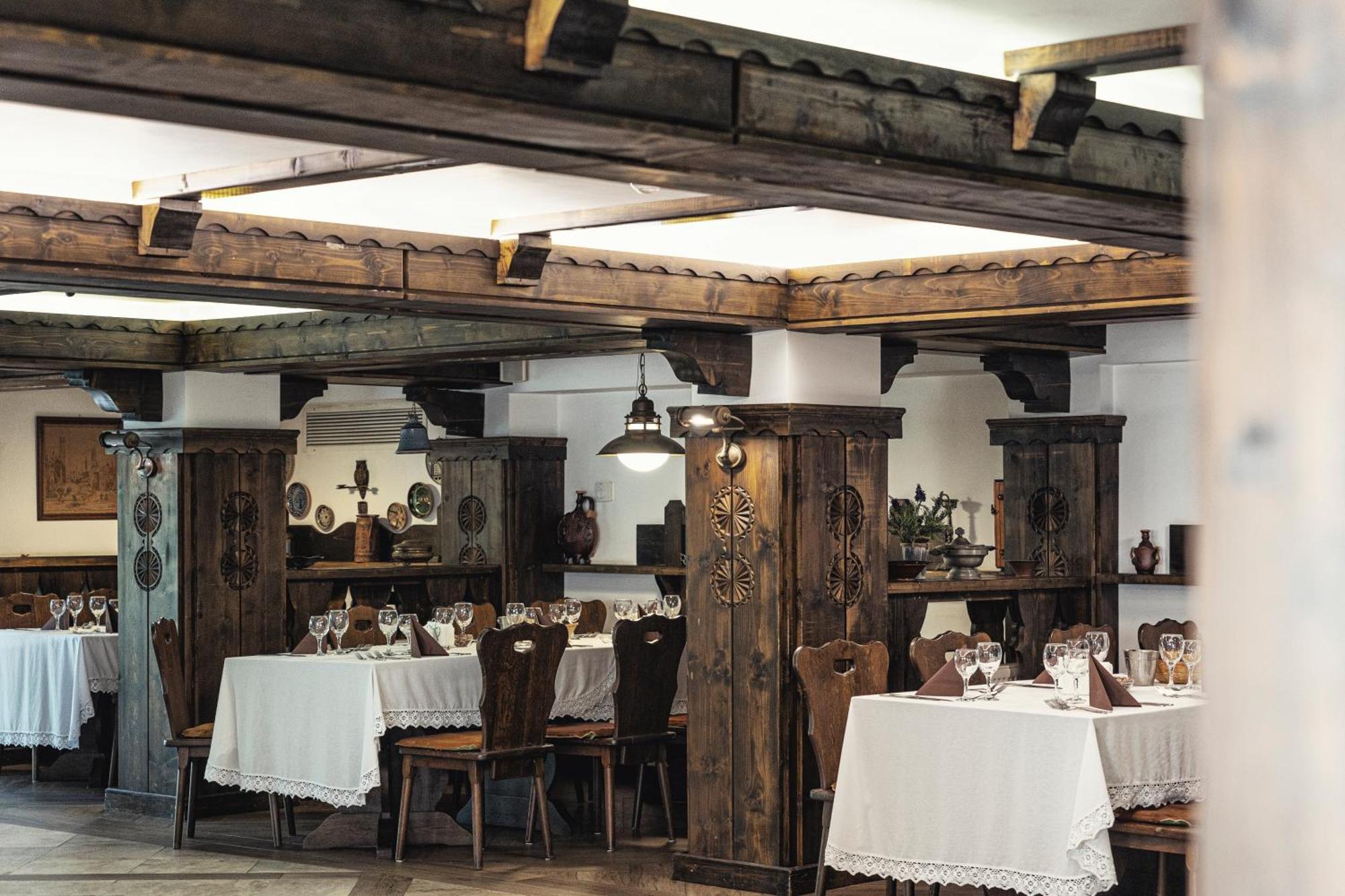 Hotel Cornul Vanatorului Piteszti Zewnętrze zdjęcie